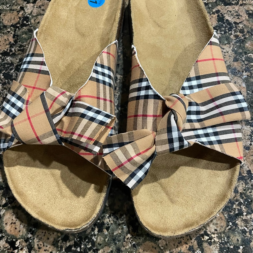 Sandals - Picture 2 of 4